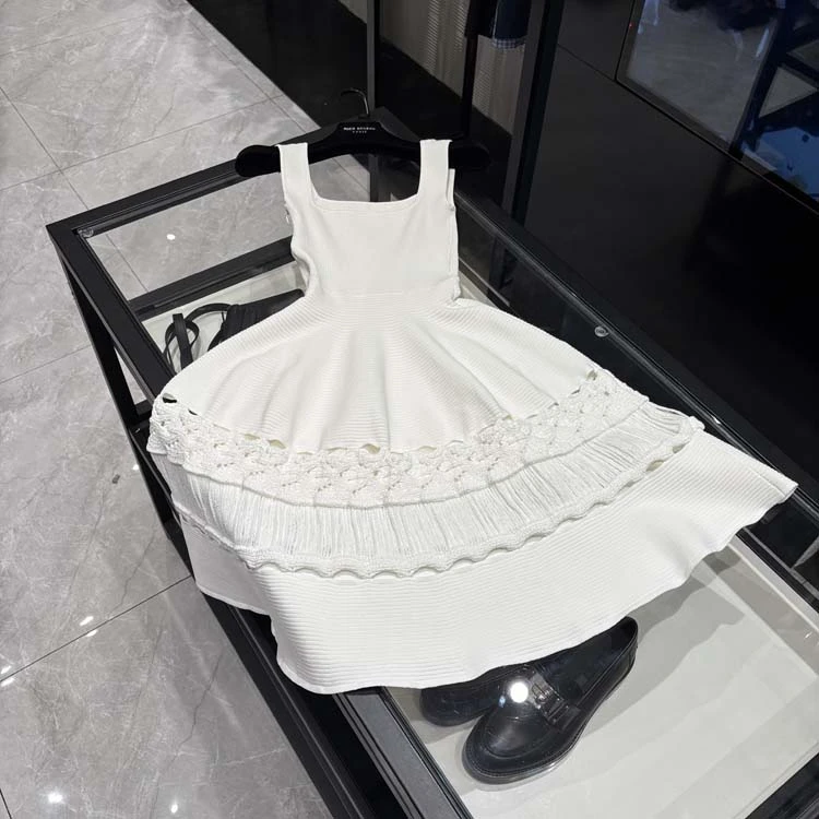 25年春夏新款 时尚不规则镂空裙摆气质吊带针织连衣裙-25Y1154