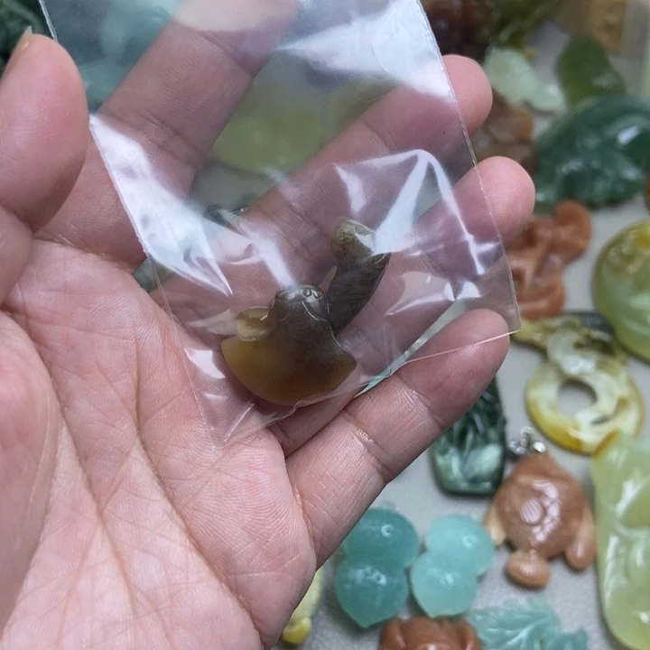 蛇纹石玉挂件未镶嵌