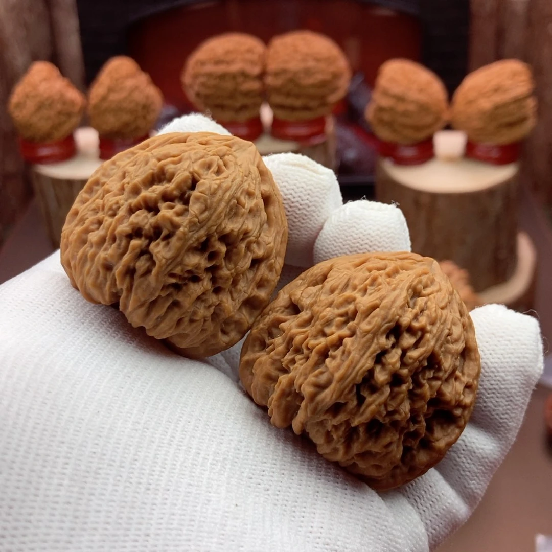 文玩核桃吊坠正拉丝三角单克不差深凹