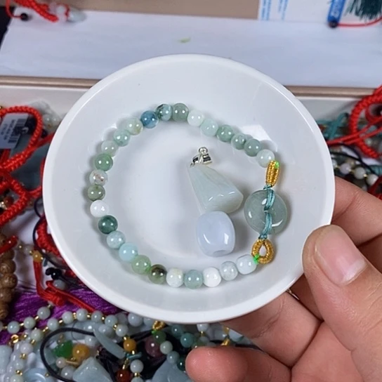 翡翠未镶嵌颈饰天然翡翠拍一发三