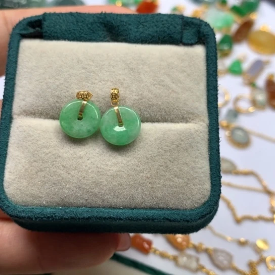 颈饰18K金镶嵌翡翠