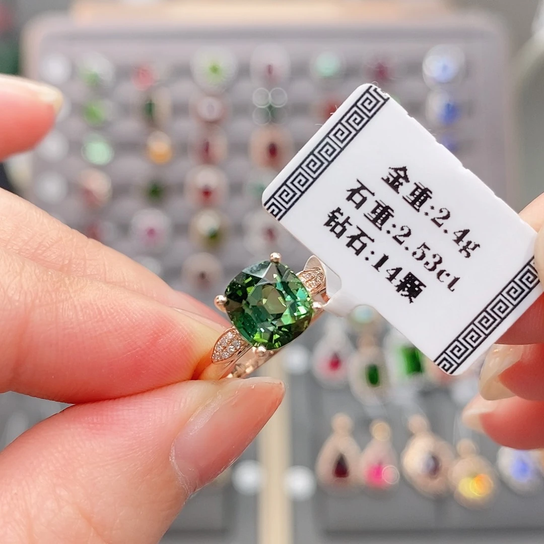 碧玺戒指18K金镶嵌2.53。