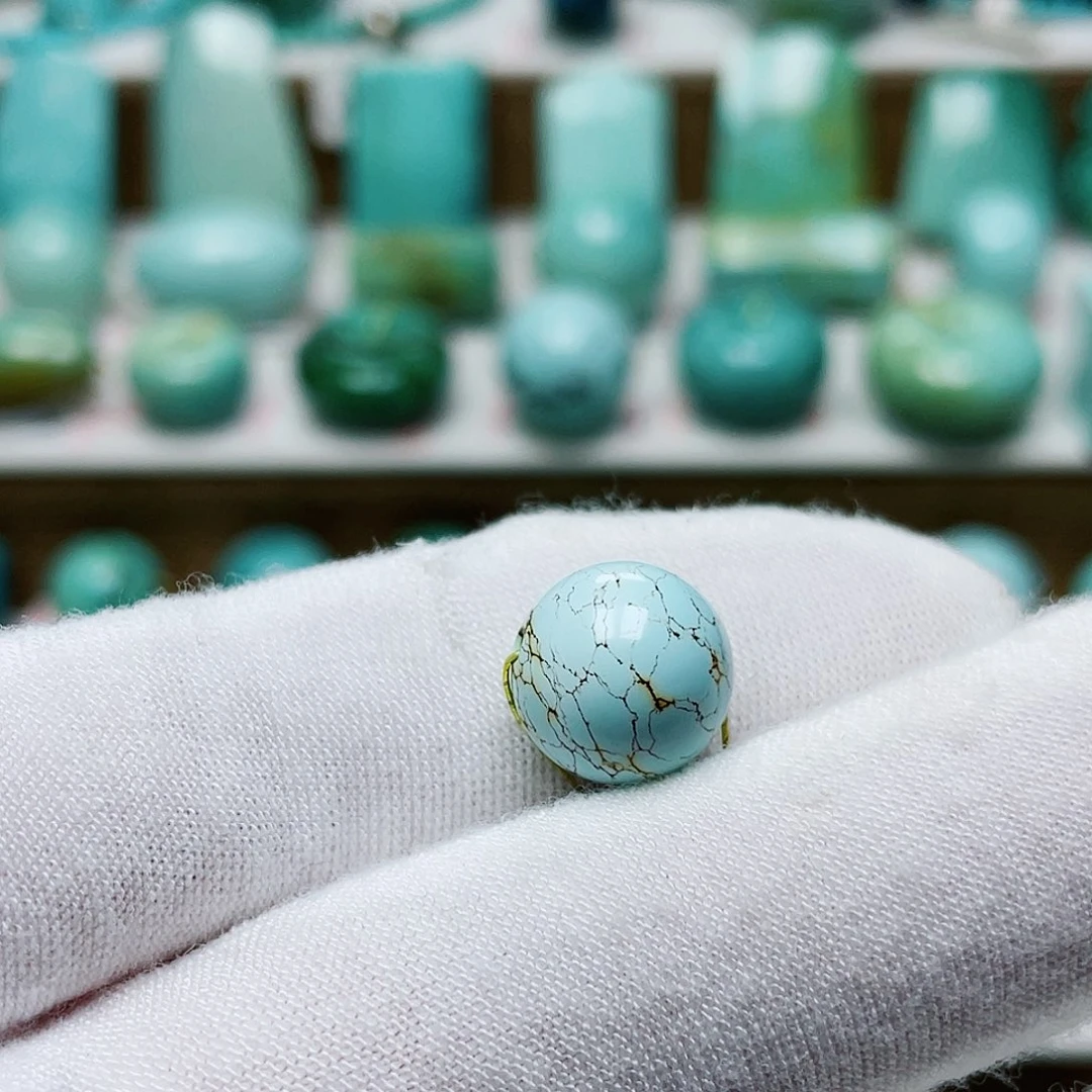 一***顺绿松石未镶嵌珠宝奇石