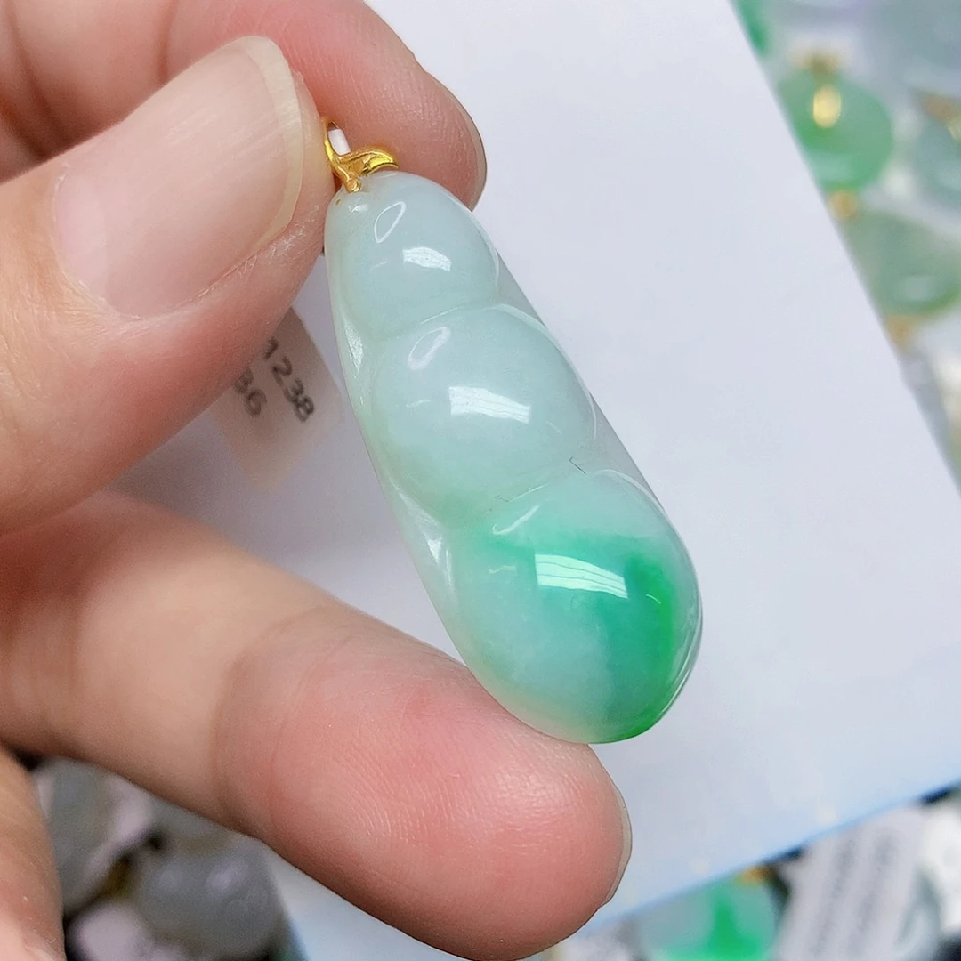 翡翠18K金镶嵌颈饰3566898