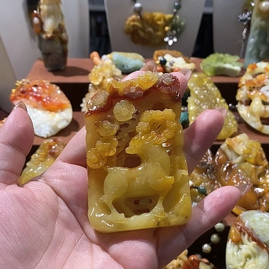 蛇纹石玉未镶嵌颈饰