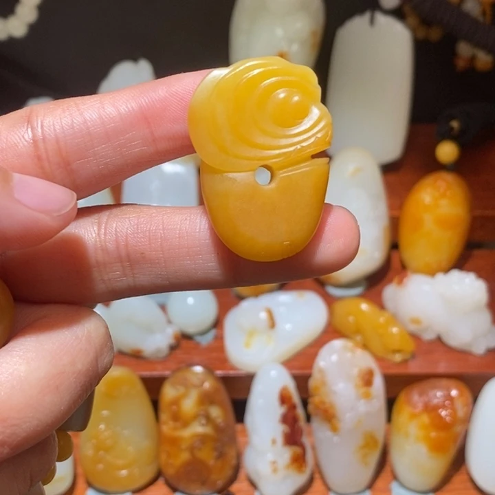 和田玉未镶嵌颈饰