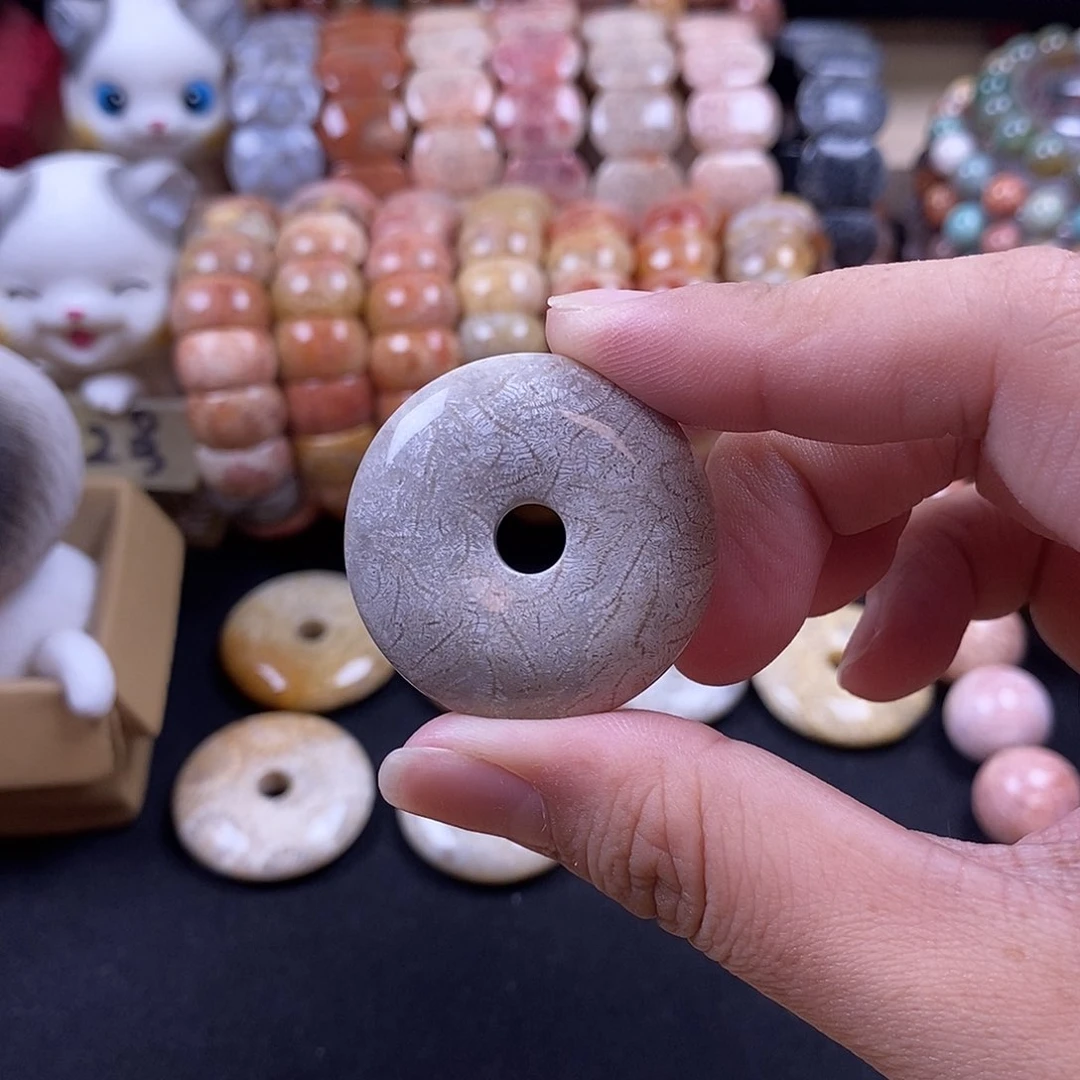 硅化珊瑚（珊瑚玉）平安扣 配顶珠和绳子 未镶嵌12