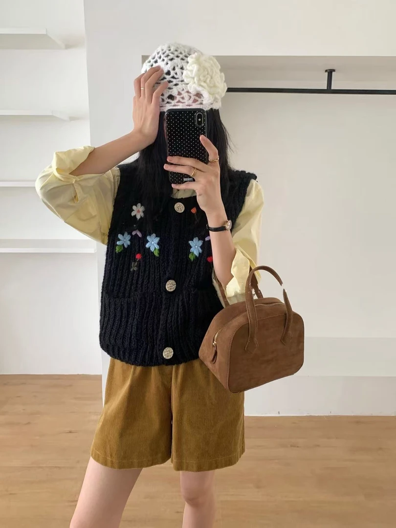 粗针加厚圆领单排扣钩花刺绣针织马甲背心叠穿坎肩百搭复古马夹