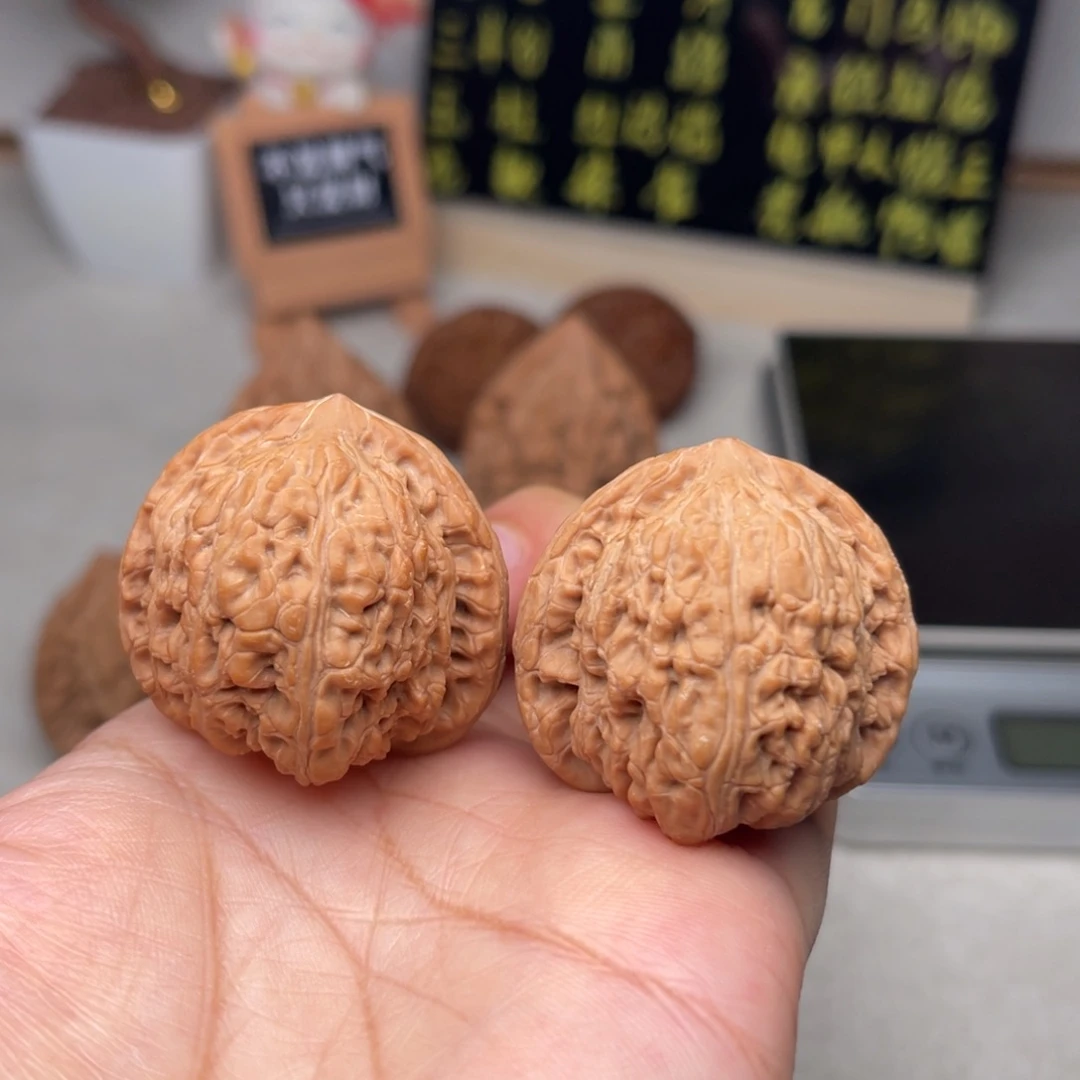 文玩核桃把件红玛瑙