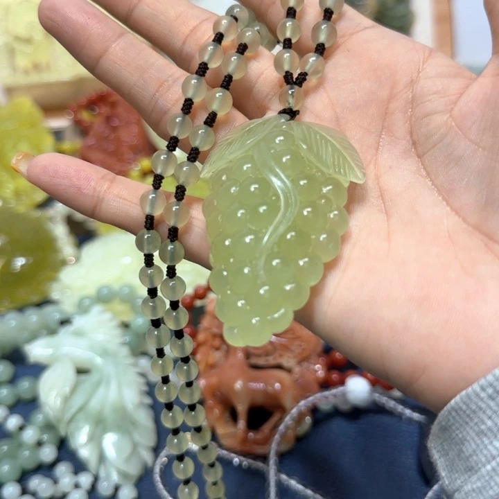 未镶嵌蛇纹石玉吊坠