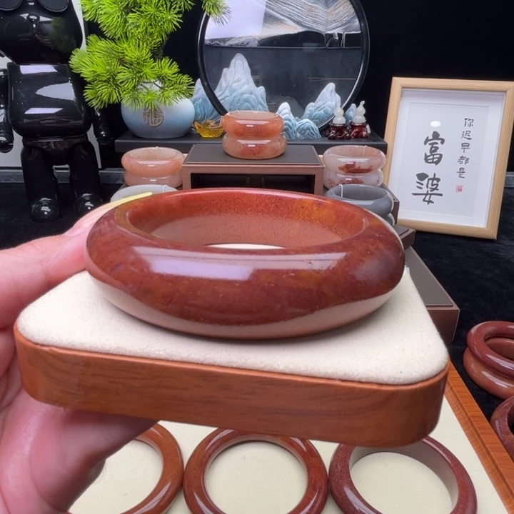 浩***意石英质玉未镶嵌手镯