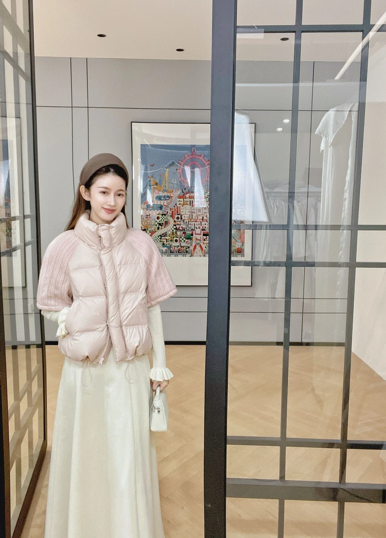 ZLeays林小允-暖日颂-立领拼接针织半袖粉色羽绒马甲XMXY487