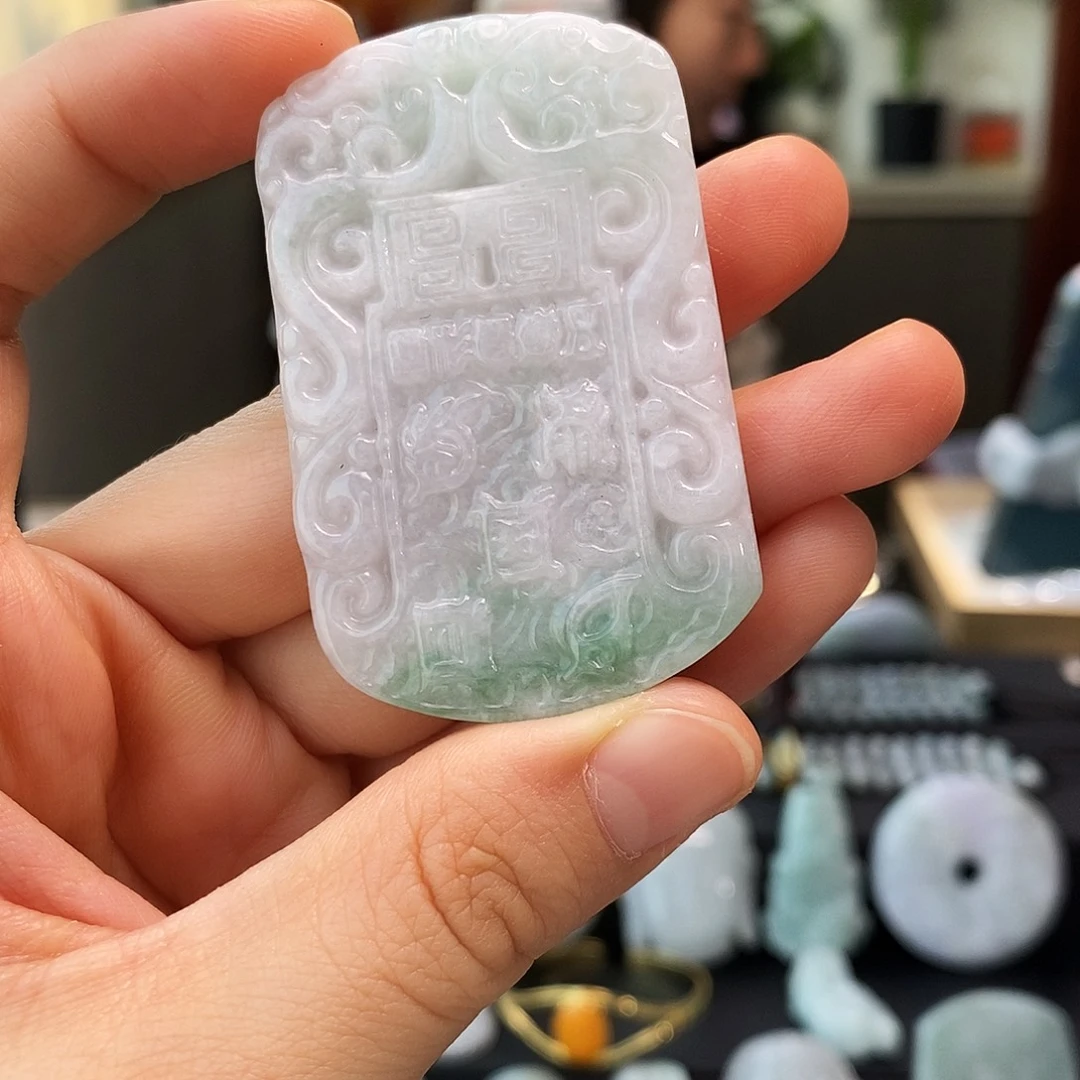 翡翠未镶嵌颈饰佛公
