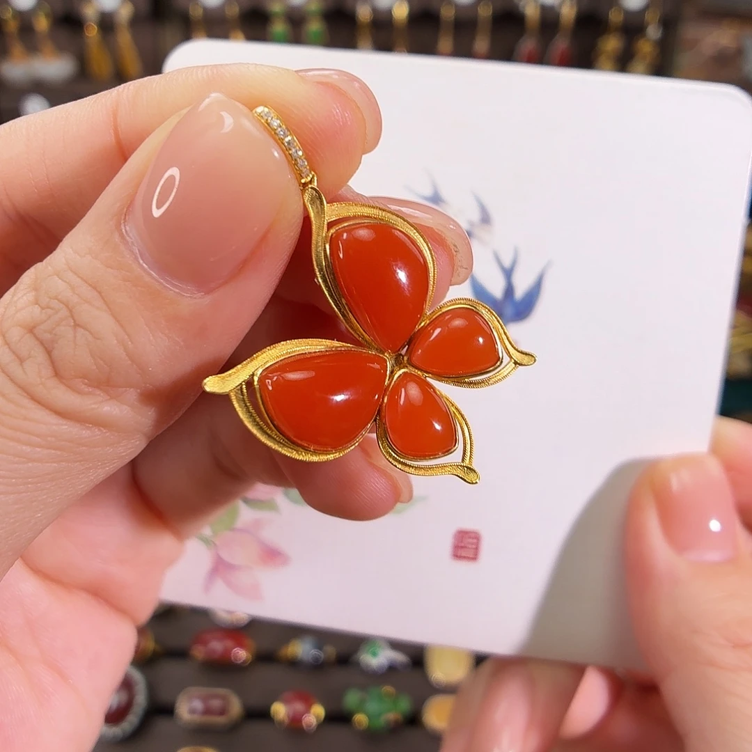 颈饰18K金镶嵌南红玛瑙小*松