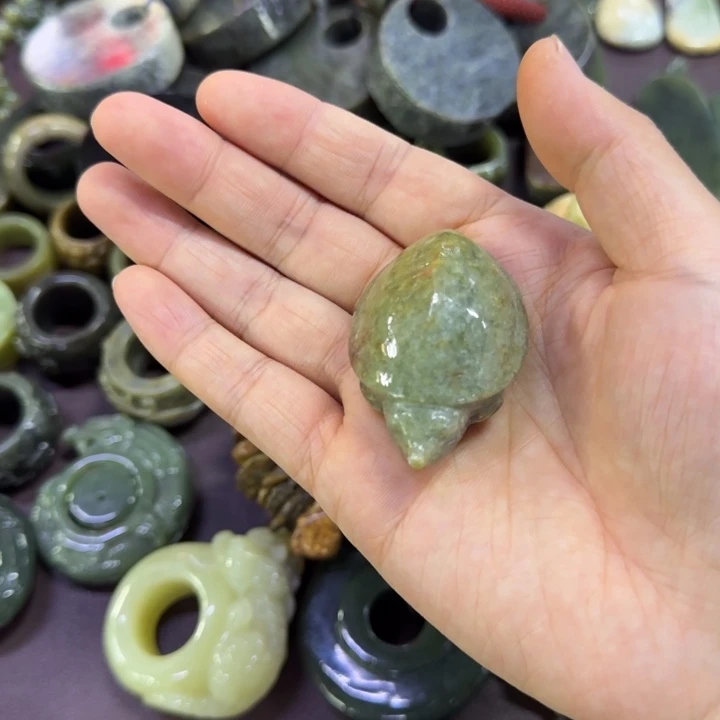 岫岩河磨玉（透闪石质玉）未镶嵌珠宝奇石