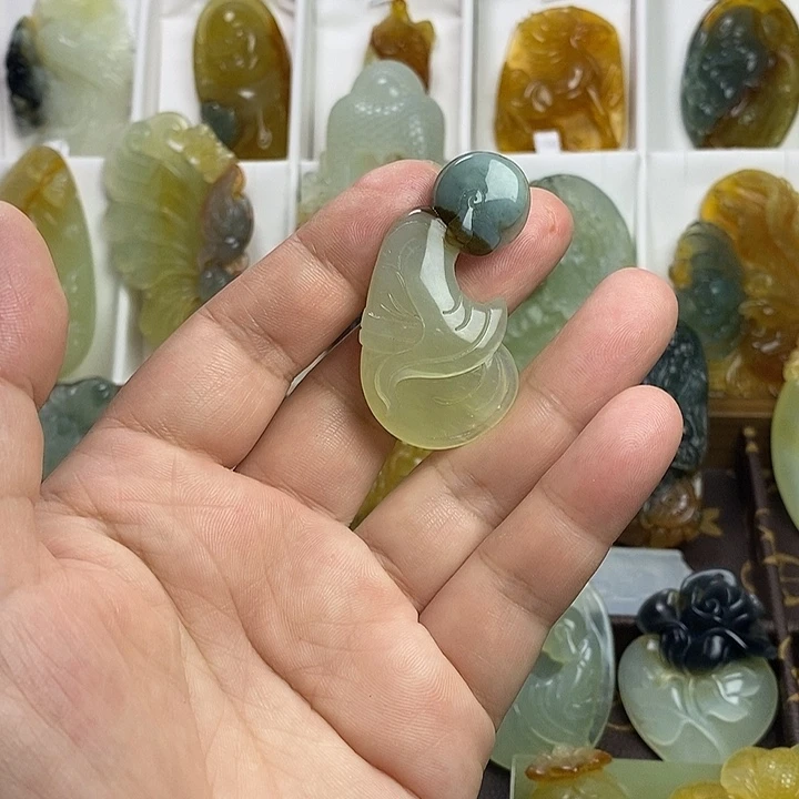 蛇纹石玉未镶嵌颈饰