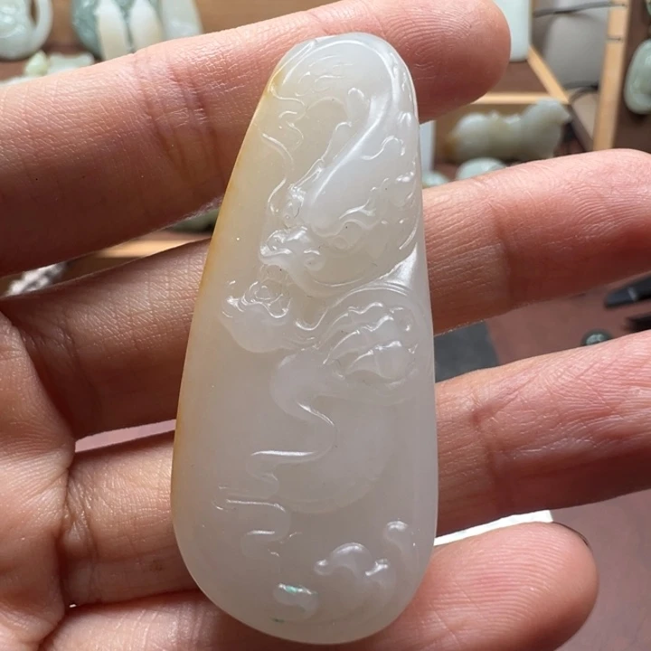 和田玉未镶嵌颈饰龙