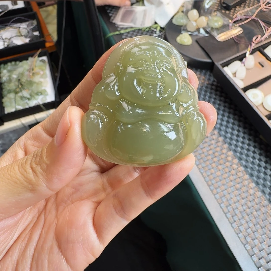 和田玉颈饰未镶嵌一****。