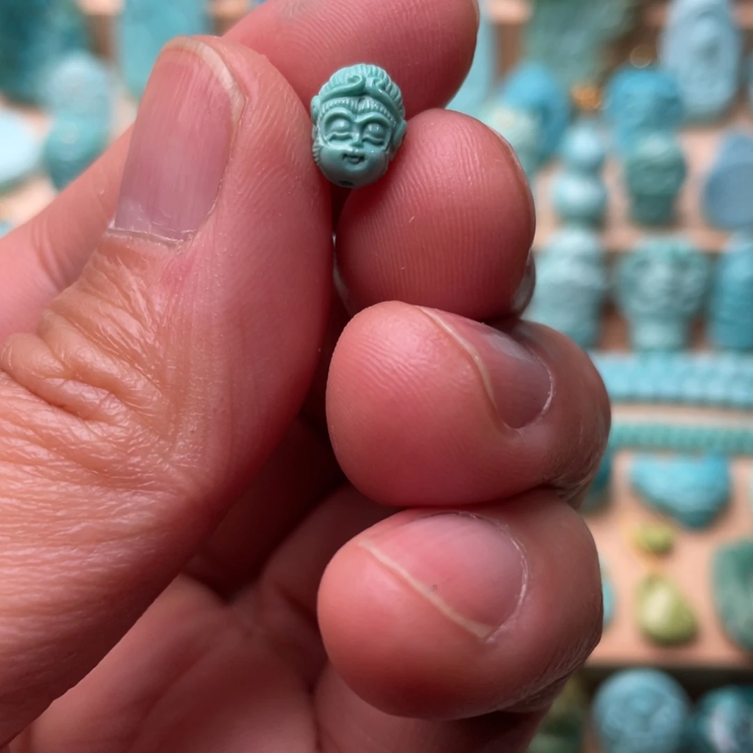 绿松石未镶嵌颈饰