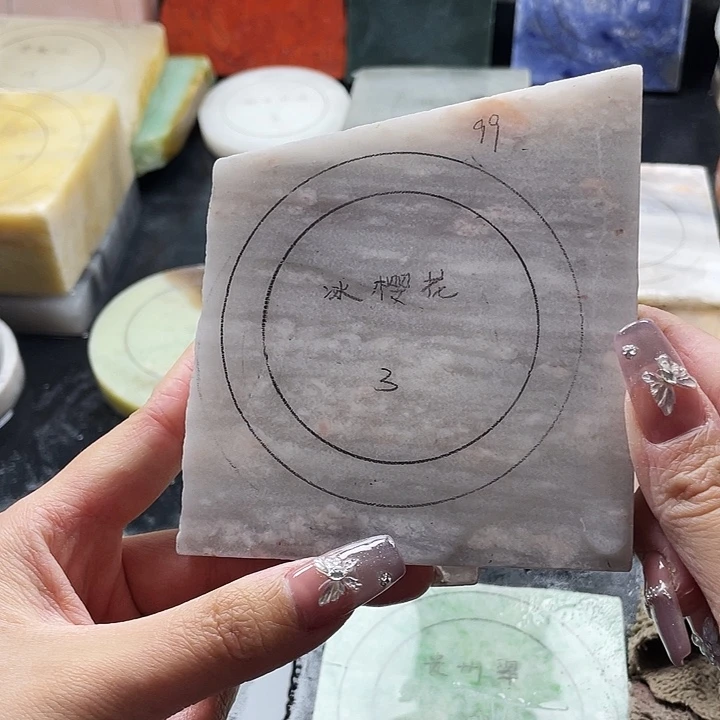 石英质玉未镶嵌手镯定制