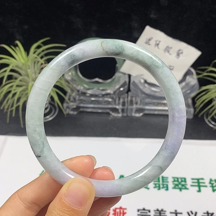 未镶嵌手镯翡翠12号。 63.5圈