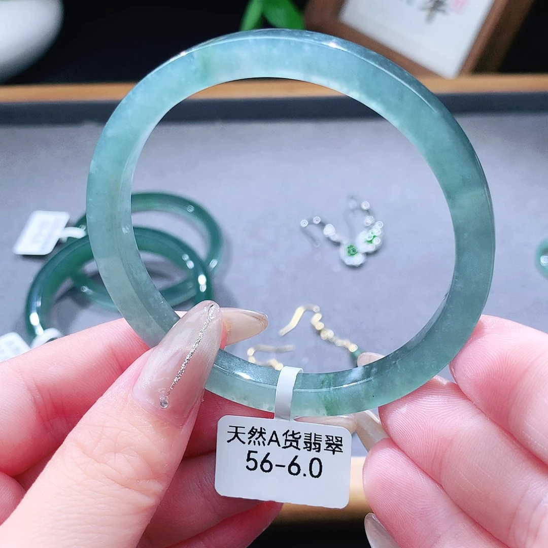 翡翠手镯（圆镯）未镶嵌