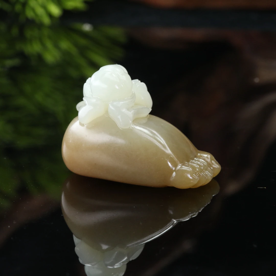 34和田玉且末糖白知足常乐吊坠/200200北京中保拍卖