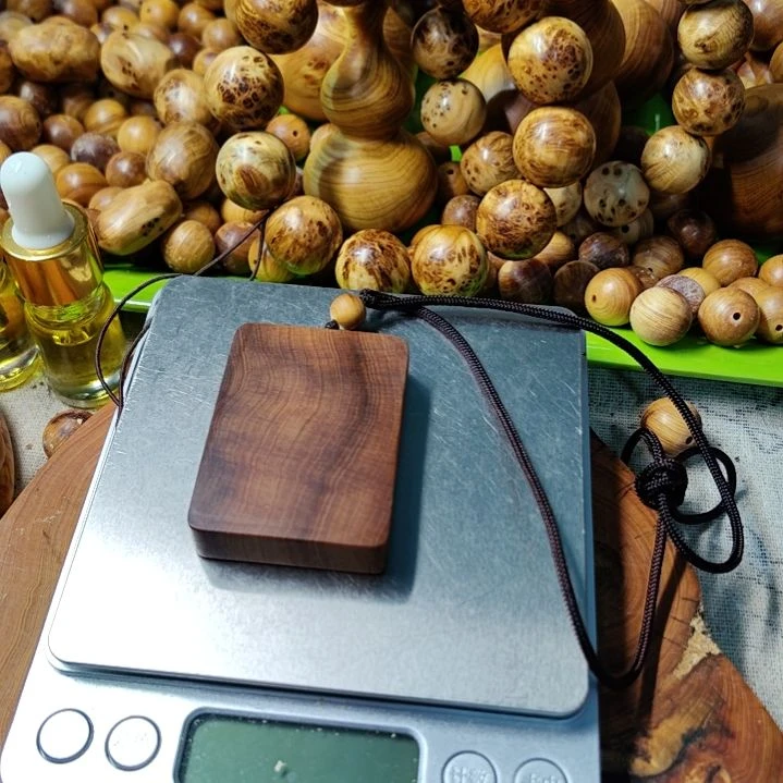 人*路太行崖柏手工艺品