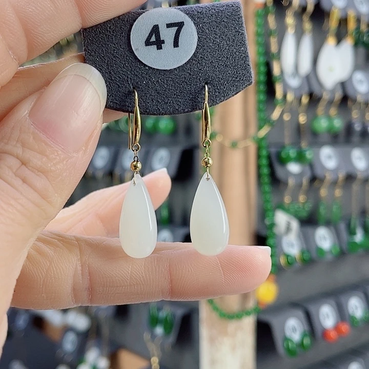 18K金镶嵌和田玉耳饰