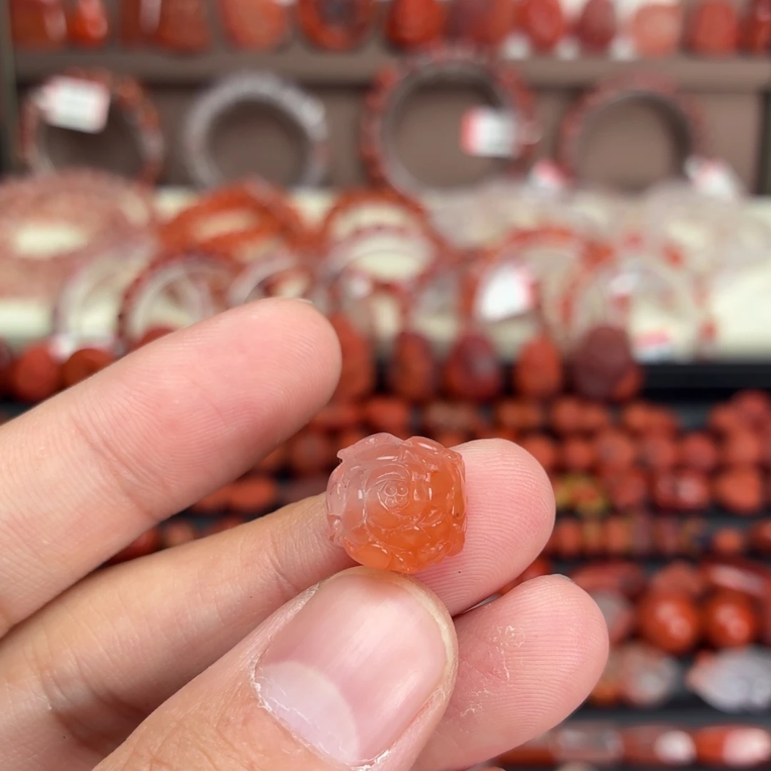 南红玛瑙未镶嵌颈饰牡丹花