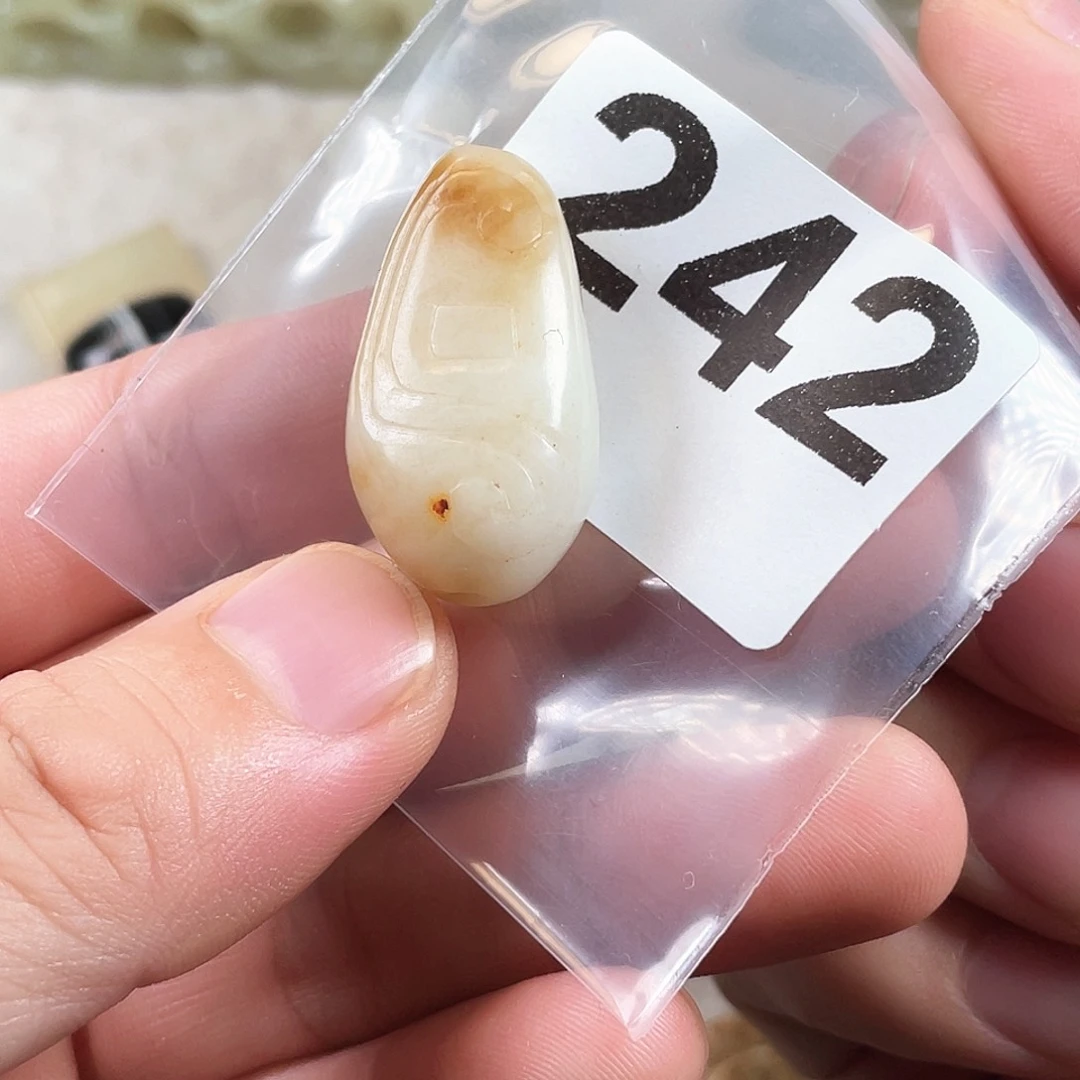 和田玉（糖玉）未镶嵌颈饰