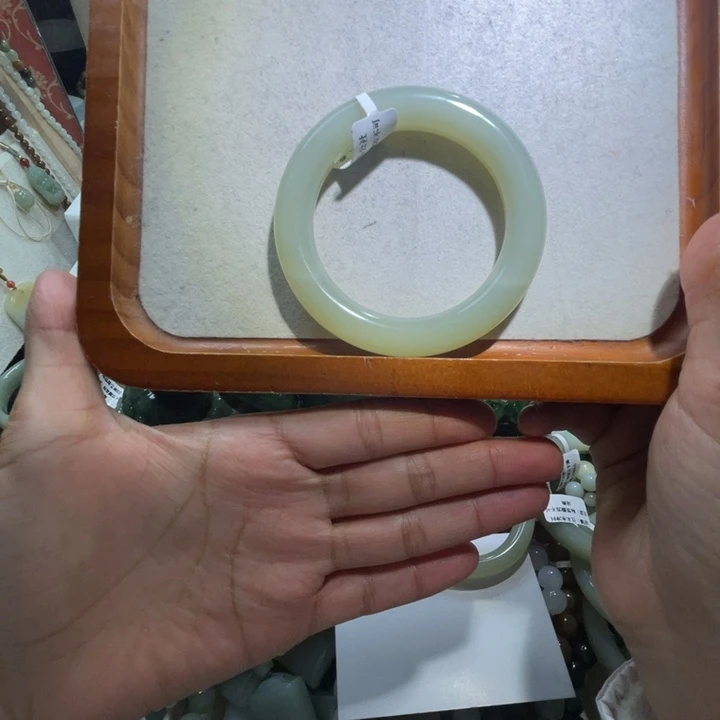 萍***和田玉未镶嵌手链