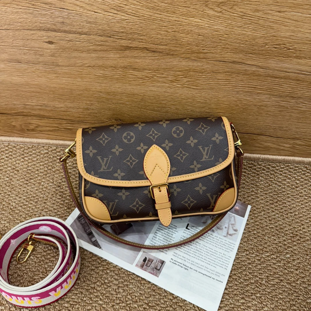 95新 LouisVuitton/路易威登 法棍单肩斜挎包