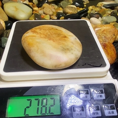 新疆和田原石石头