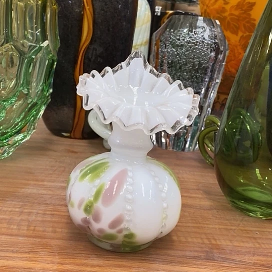 琉璃花瓶高13厘米口径2厘米