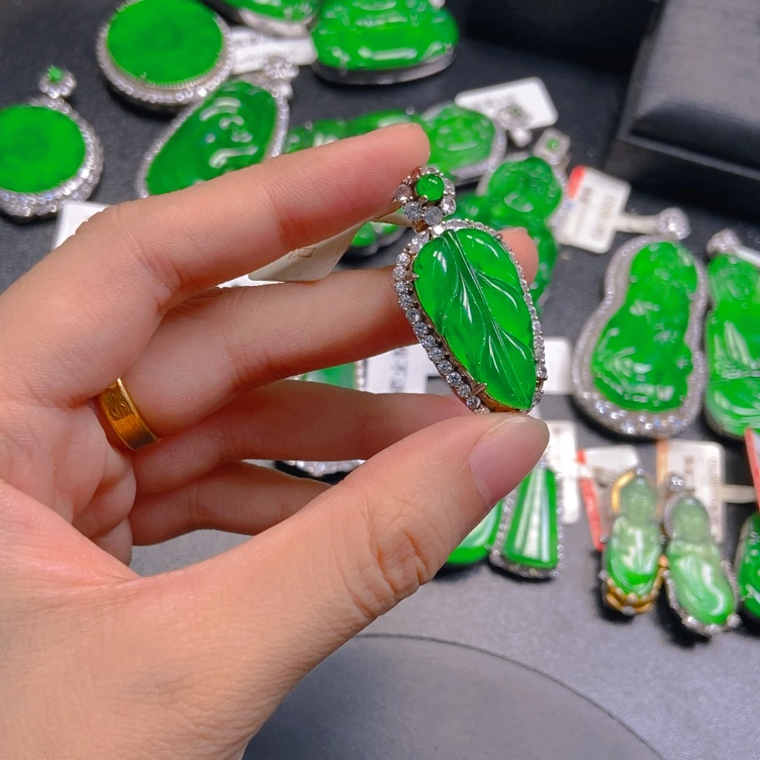 翡翠未镶嵌吊坠(不含链)