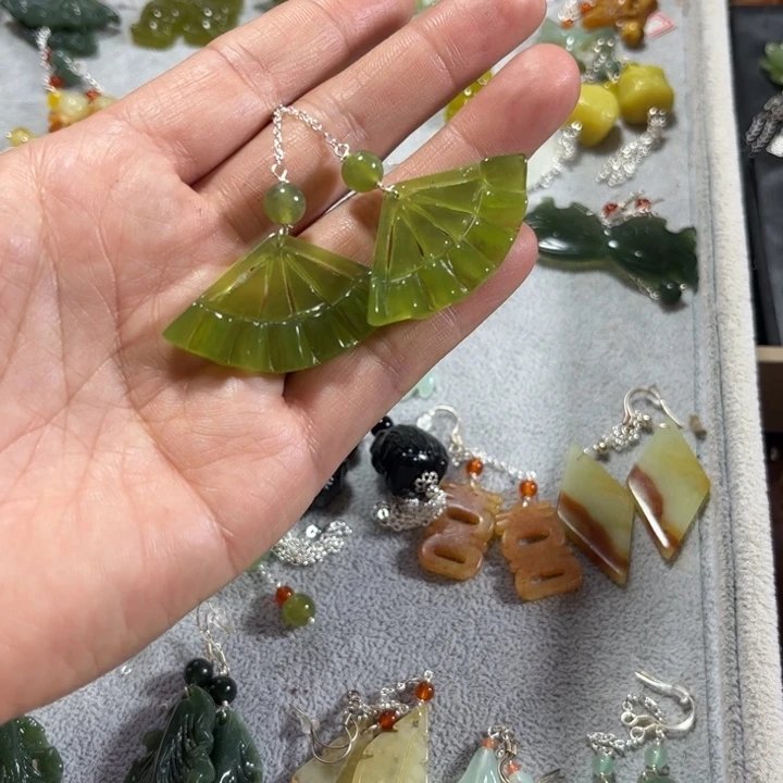 蛇纹石玉耳饰未镶嵌