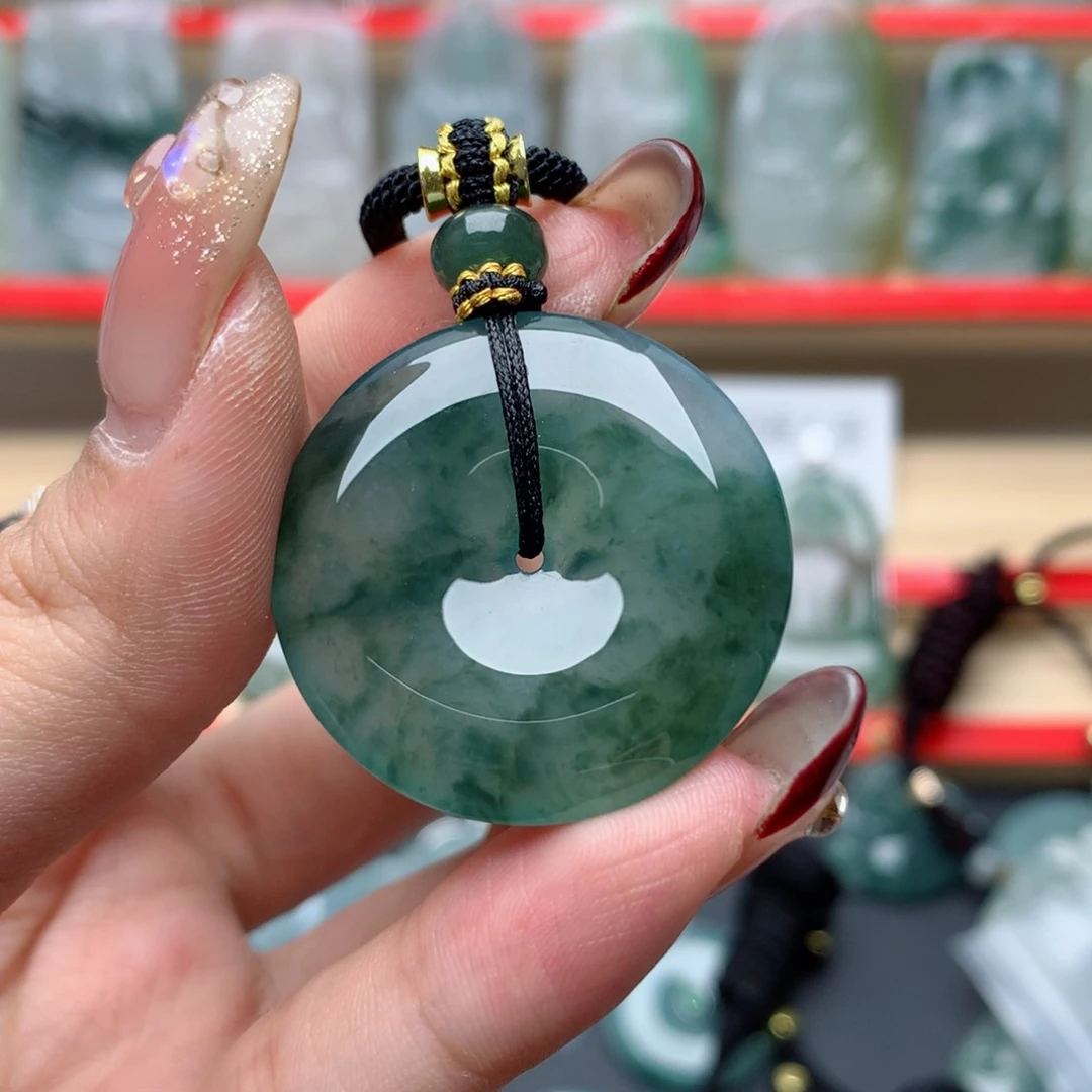 翡翠颈饰未镶嵌那*夜平安扣