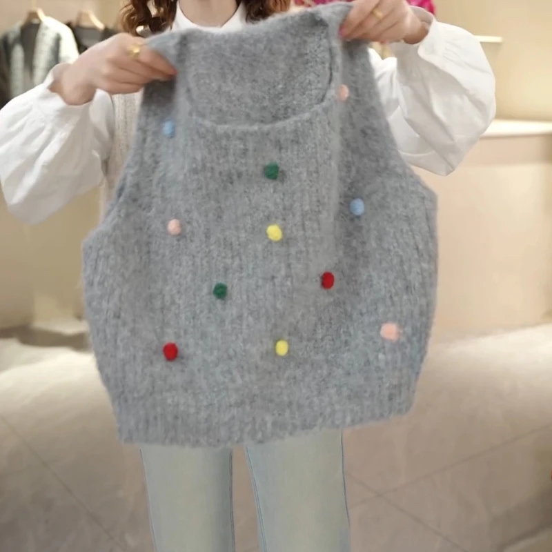 2024年新款设计款百搭 彩色球球方领套头背心