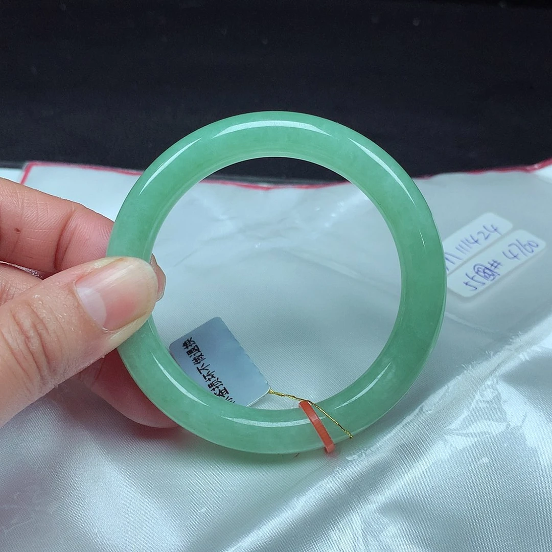 翡翠手镯未镶嵌55圆424
