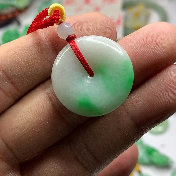 用***2翡翠未镶嵌吊坠(赠链)