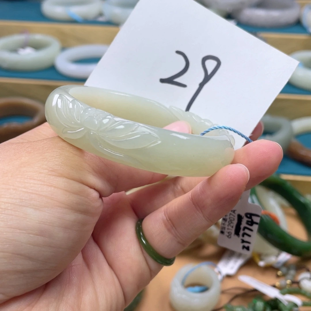 和田玉手镯未镶嵌