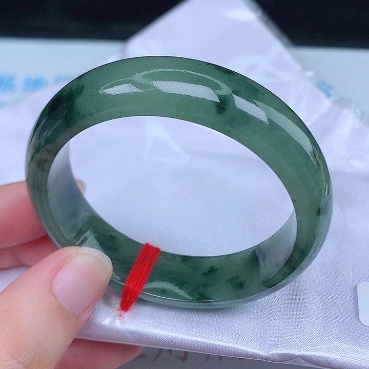 翡翠手镯未镶嵌天然