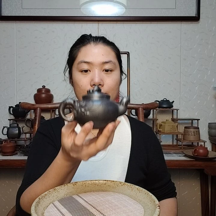 茶壶朱泥石黄松鼠葡萄160毫升