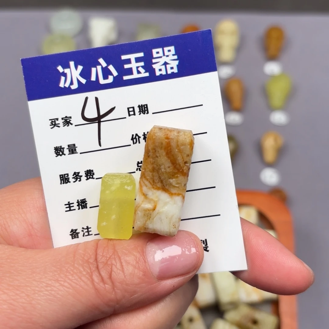 蛇纹石玉颈饰未镶嵌大*驴