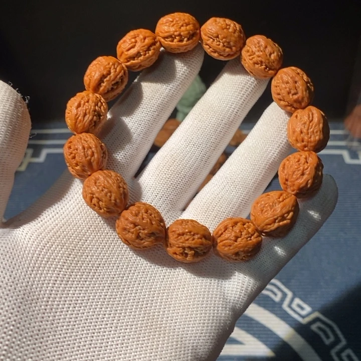 文玩核桃手串……16