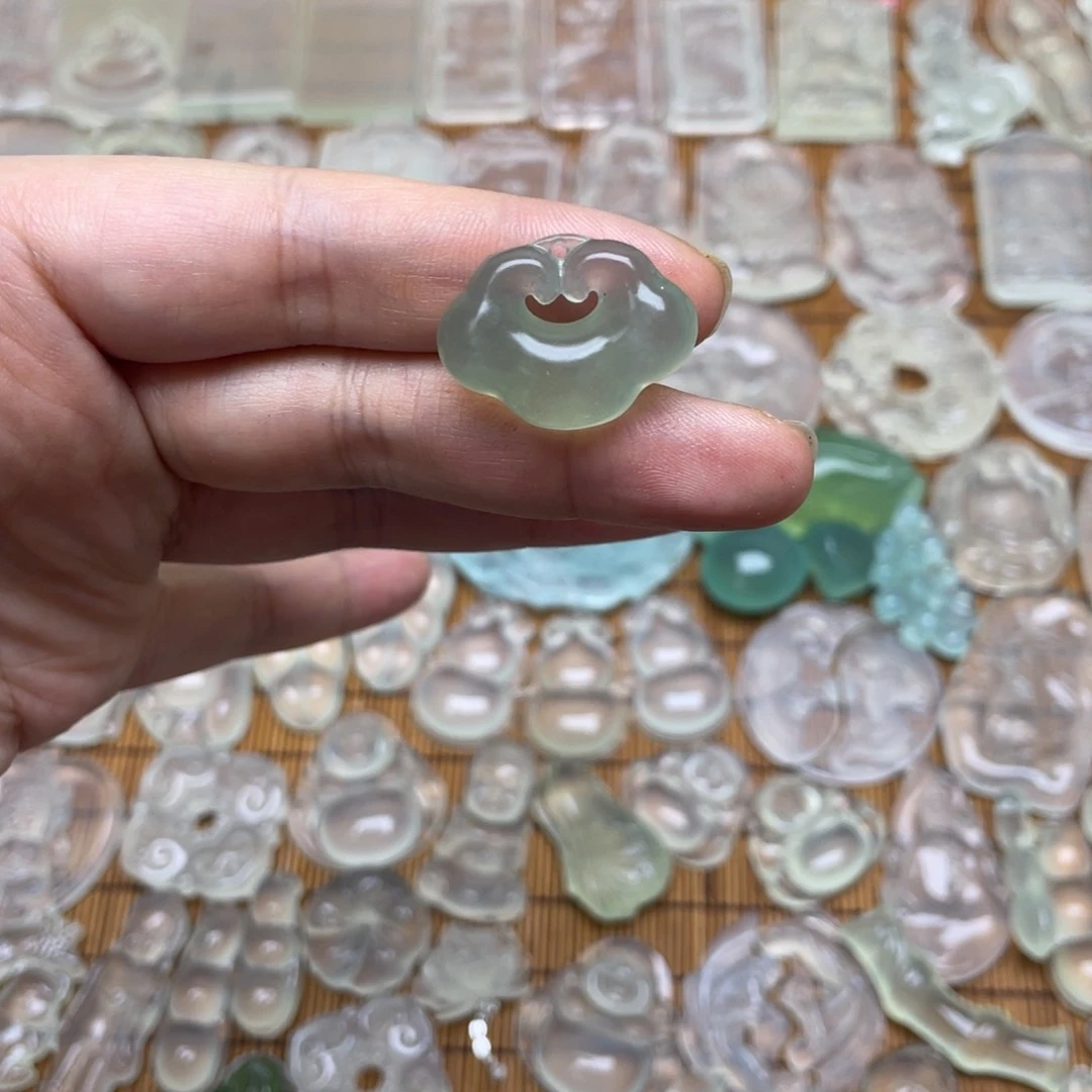 未镶嵌蛇纹石玉颈饰