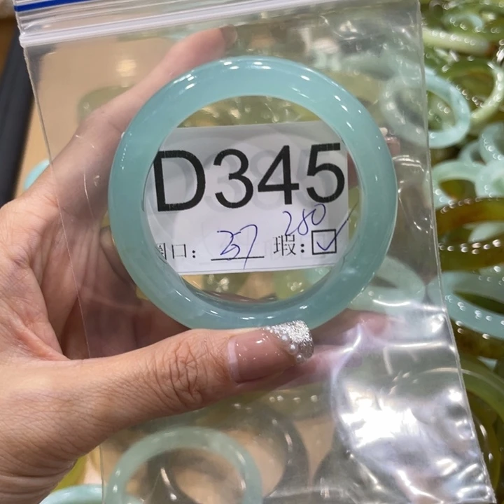 未镶嵌蛇纹石玉手镯猫*。