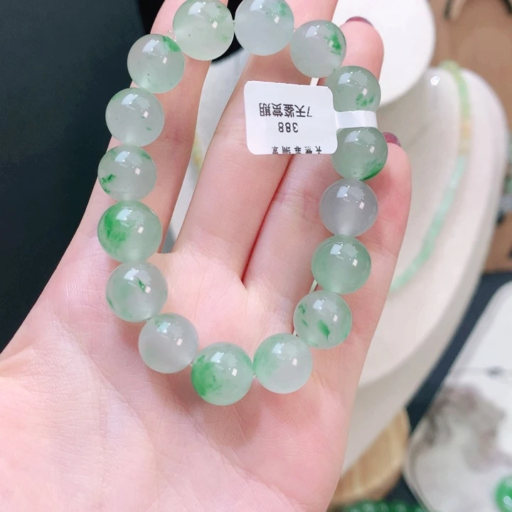 用***7颈饰未镶嵌石英质玉（非洲翠）