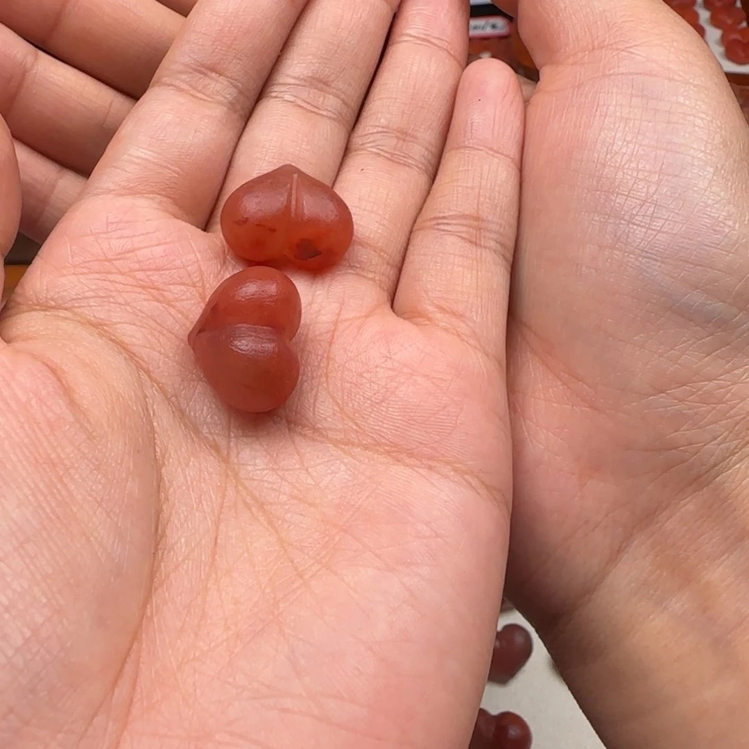 手串未镶嵌南红玛瑙是**呀打孔不退换